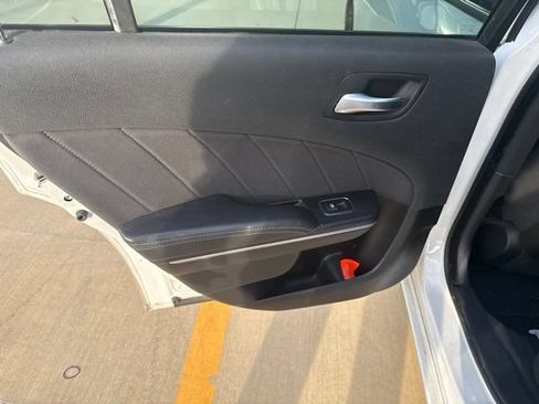 Used 2019 Dodge Charger SXT RWD image 10