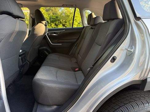Used 2021 Toyota RAV4 XLE w/ Convenience Package FWD image 21
