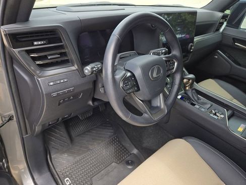 Used 2024 Lexus GX 550 AWD/4WD image 11
