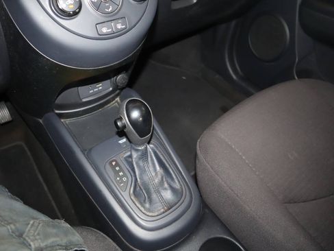 Used 2013 Kia Soul FWD image 28