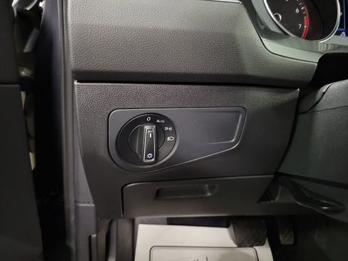 Used 2019 Volkswagen Tiguan SE image 22