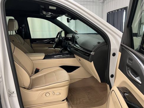 Used 2021 Cadillac Escalade Premium Luxury AWD/4WD image 11