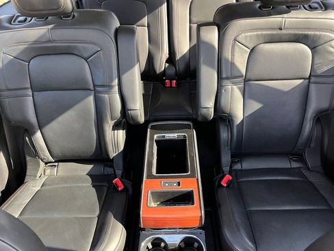 Used 2022 Lincoln Aviator Reserve w/ Equipment Group 201A AWD/4WD image 17