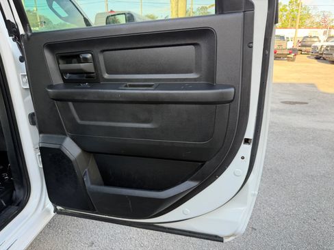 Used 2022 RAM 5500 Tradesman w/ Chrome Appearance Group AWD/4WD image 16