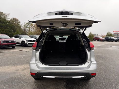 Certified 2018 Nissan Rogue SV image 5