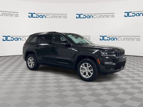 Used 2024 Jeep Grand Cherokee Limited w/ Luxury Tech Group II AWD/4WD image 2