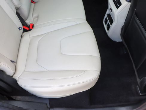 Used 2019 Ford Edge Titanium w/ Equipment Group 301A FWD image 20