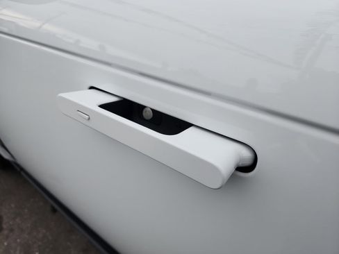 Used 2025 Land Rover Range Rover SE AWD/4WD image 17