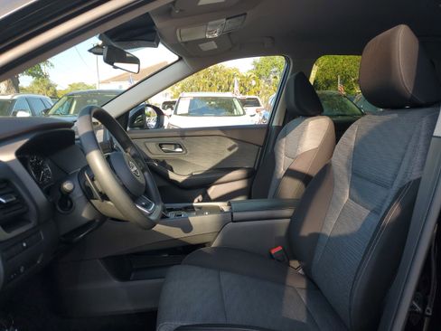 Certified 2023 Nissan Rogue SV image 9