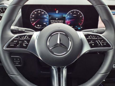 Used 2025 Mercedes-Benz GLA 250 image 8