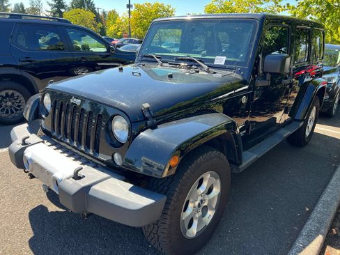 Used 2014 Jeep Wrangler Unlimited Sahara w/ Max Tow Package AWD/4WD image 1