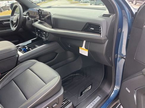 New 2026 Chevrolet Suburban Premier image 40