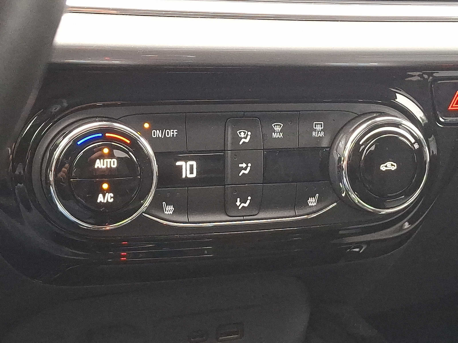 Used 2025 Chevrolet Trax LT w/ Driver Confidence Package FWD image 15