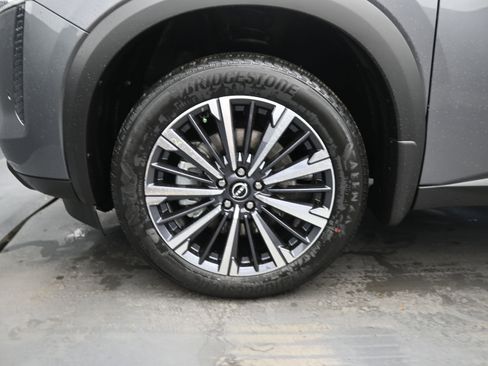 New 2026 Nissan Pathfinder Platinum FWD image 9