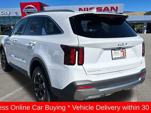 Used 2024 Kia Sorento S image 5