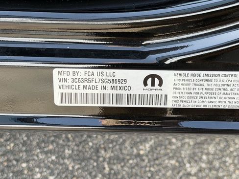 Used 2025 RAM 2500 Laramie AWD/4WD image 30