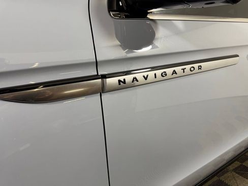 Certified 2025 Lincoln Navigator Reserve image 13