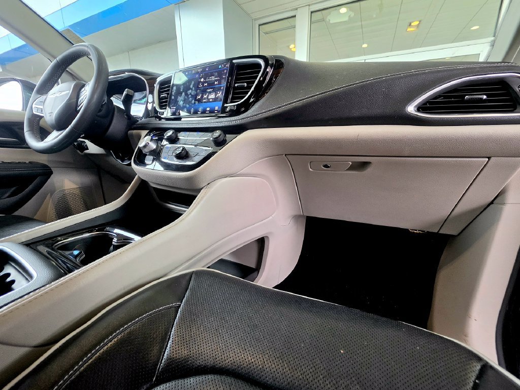 Used 2023 Chrysler Pacifica Limited FWD image 82