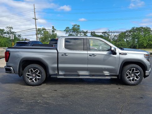 Used 2023 GMC Sierra 1500 SLT w/ SLT Premium Package AWD/4WD image 7