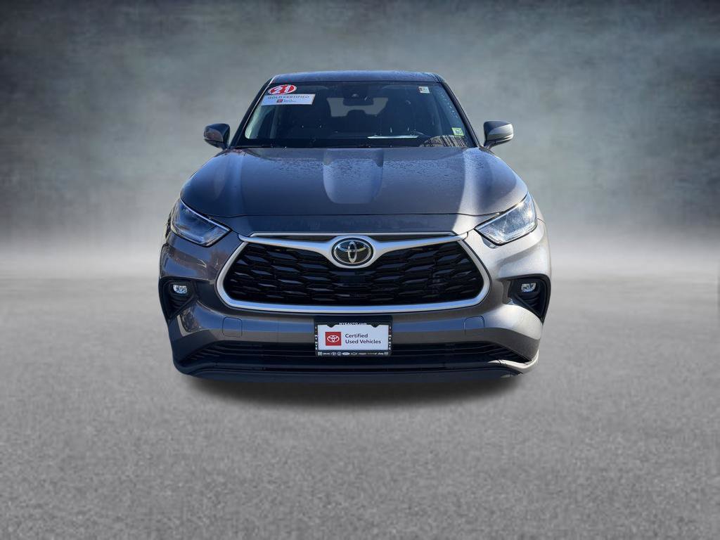 Used 2021 Toyota Highlander LE AWD/4WD image 9