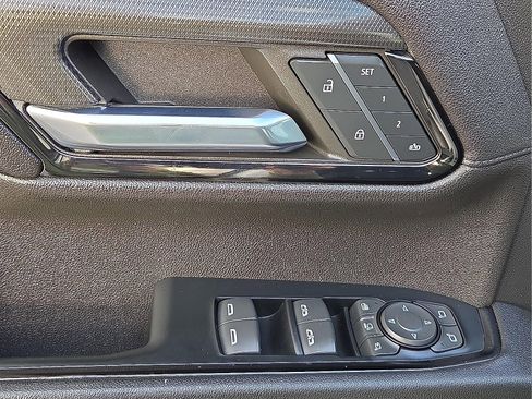 Used 2024 GMC Sierra 2500 AT4 image 13