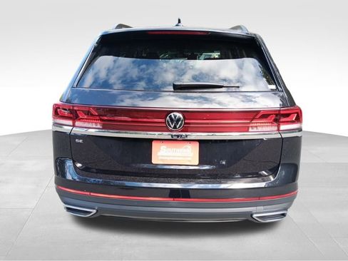 Used 2025 Volkswagen Atlas SE image 4