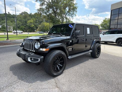 Used 2022 Jeep Wrangler Unlimited Sahara w/ Cold Weather Group AWD/4WD image 5