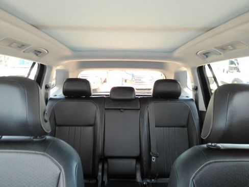 Used 2023 Volkswagen Tiguan SE w/ Panoramic Sunroof Package AWD/4WD image 31