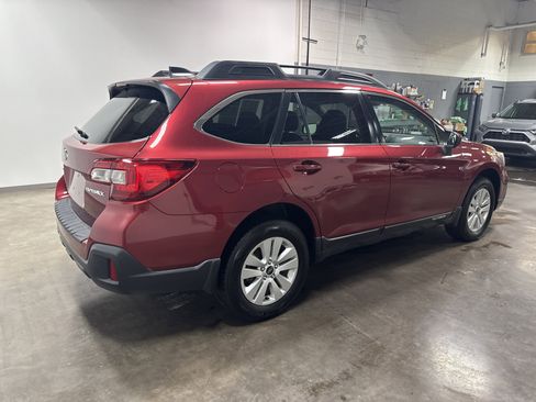 Used 2019 Subaru Outback 2.5i Premium w/ Popular Package #2 image 3