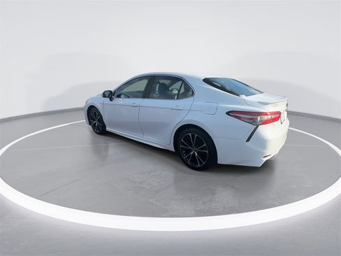 Used 2018 Toyota Camry SE image 6