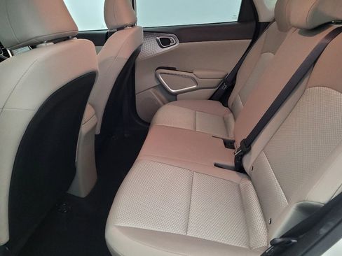 Used 2025 Kia Soul LX image 18