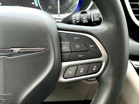 Used 2023 Chrysler Pacifica Touring-L FWD image 24