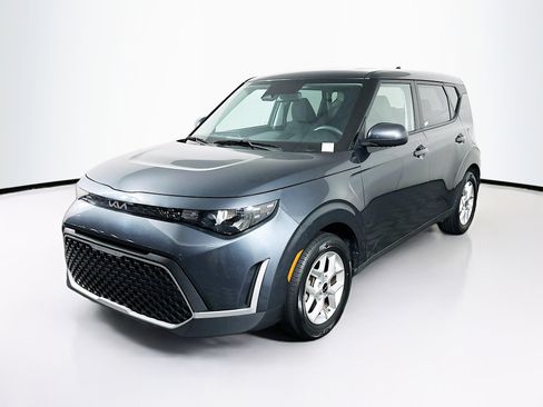 Used 2025 Kia Soul LX w/ LX Technology Package image 3