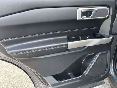 Used 2022 Ford Explorer XLT RWD image 8