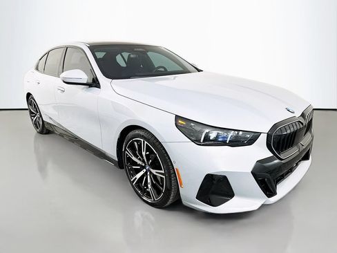 Used 2026 BMW 540i xDrive w/ M Sport Package AWD/4WD image 3
