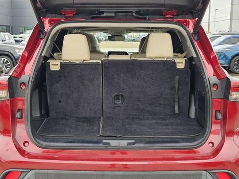 Used 2022 Toyota Highlander XLE FWD image 20