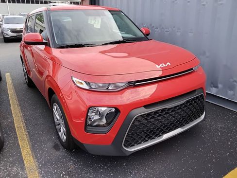 Used 2022 Kia Soul LX FWD image 3