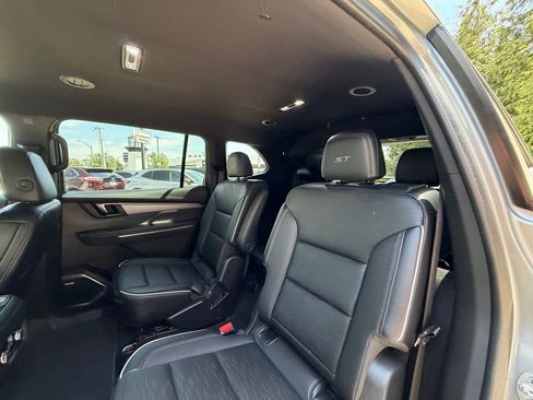 Used 2025 Buick Enclave Sport Touring AWD/4WD image 23