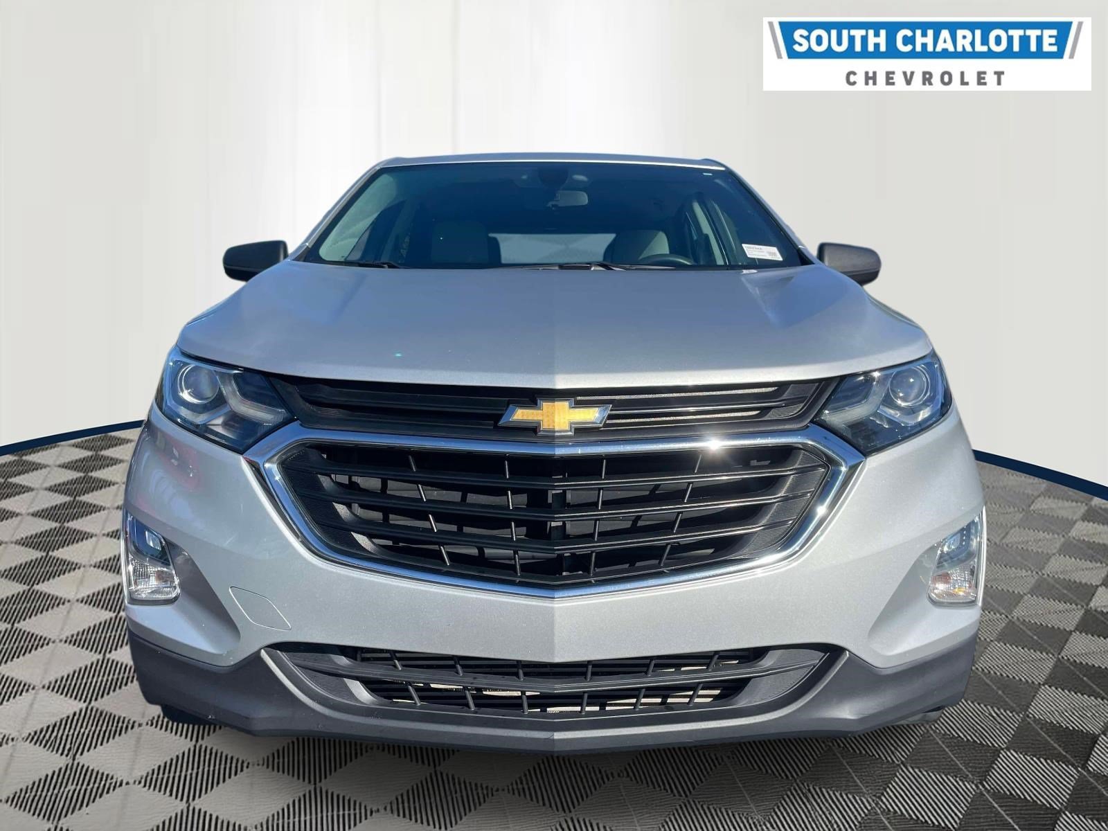 Used 2019 Chevrolet Equinox LS FWD image 2