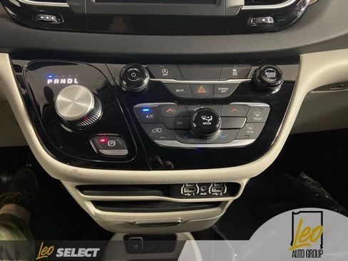 Used 2023 Chrysler Voyager LX FWD image 15