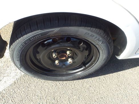 Used 2006 Suzuki Forenza Sedan image 30