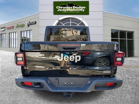 Used 2022 Jeep Gladiator Overland w/ Popular Equipment Package image 6