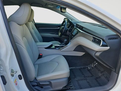 Used 2018 Toyota Camry SE w/ Convenience Package FWD image 11