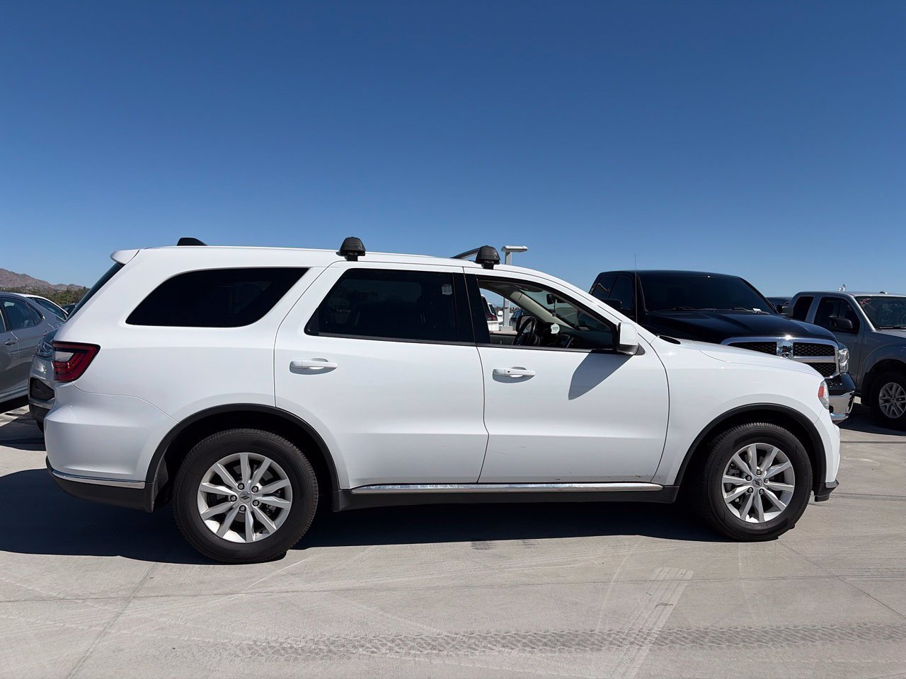 Used 2020 Dodge Durango SXT w/ 3rd Row Seating Group RWD image 3
