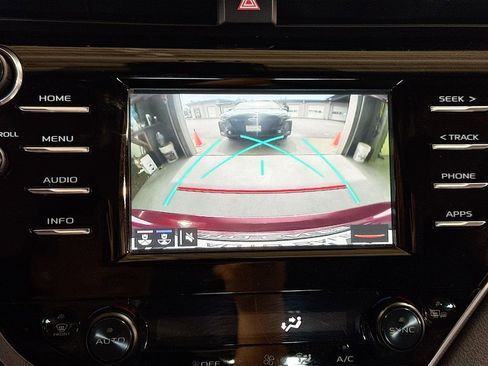 Used 2018 Toyota Camry XSE FWD image 26