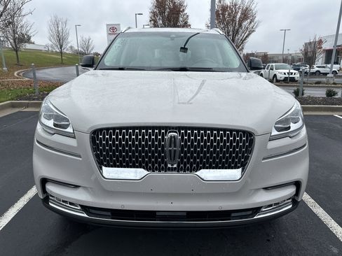 Used 2024 Lincoln Aviator Reserve w/ Equipment Group 201A image 3