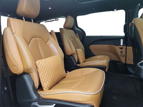 Used 2022 Chrysler Pacifica Pinnacle image 34