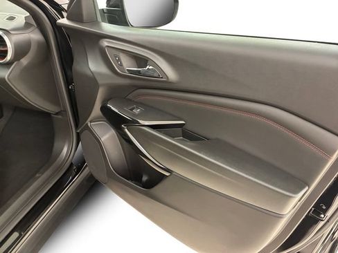 Certified 2025 Chevrolet Trax RS w/ Sunroof Package FWD image 15