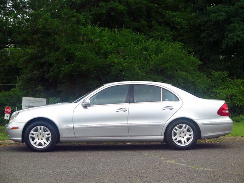 Used 2003 Mercedes-Benz E 320 Sedan image 2