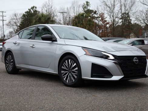 Used 2024 Nissan Altima 2.5 SV image 7